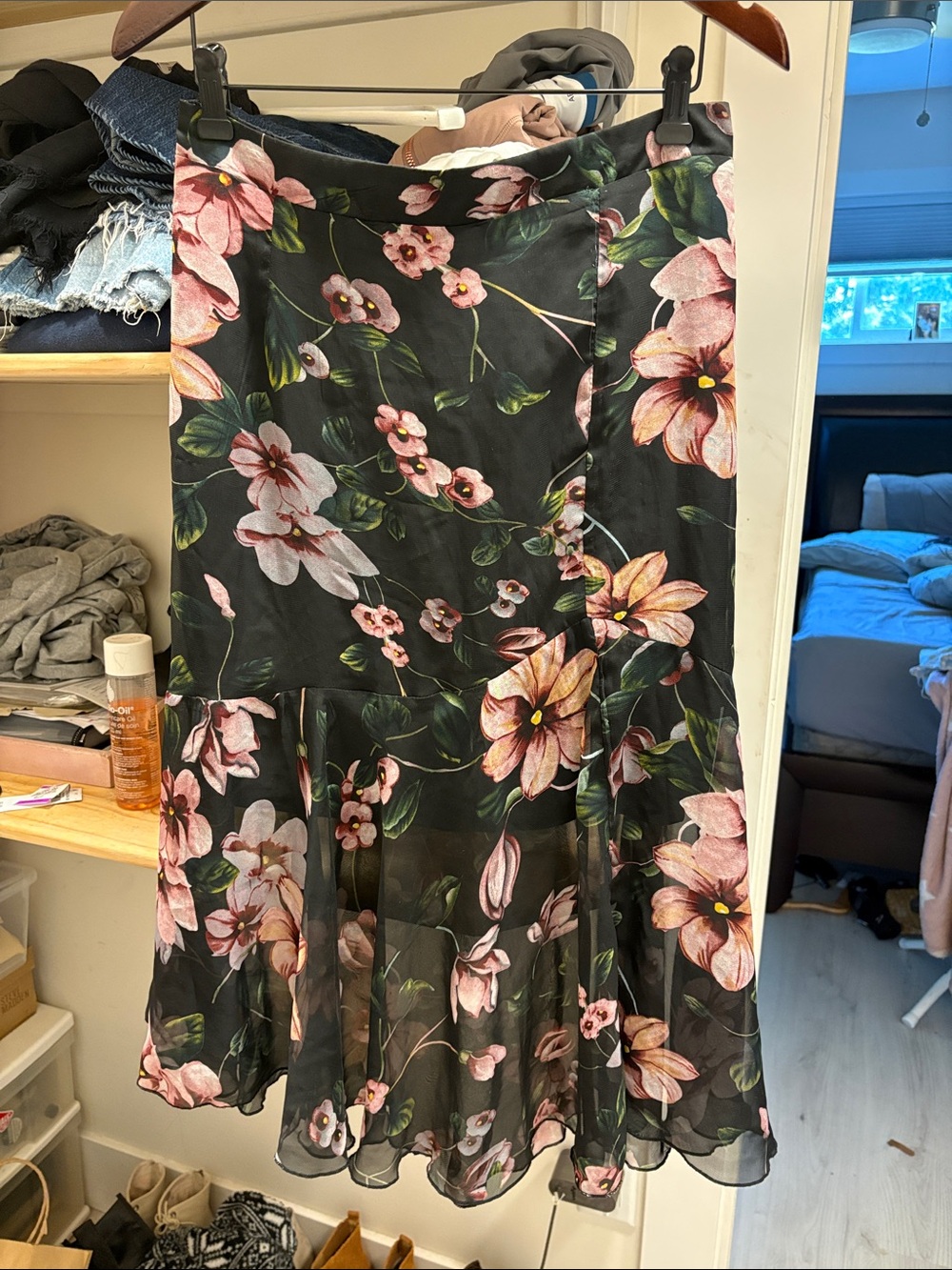 Suzy Shier Black Floral Midi Skirt